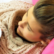 Griepgevoel voor menstruatie: oorzaken, hormonen & behandeling 1 Griepgevoel voor menstruatie: oorzaken, hormonen & behandeling 1